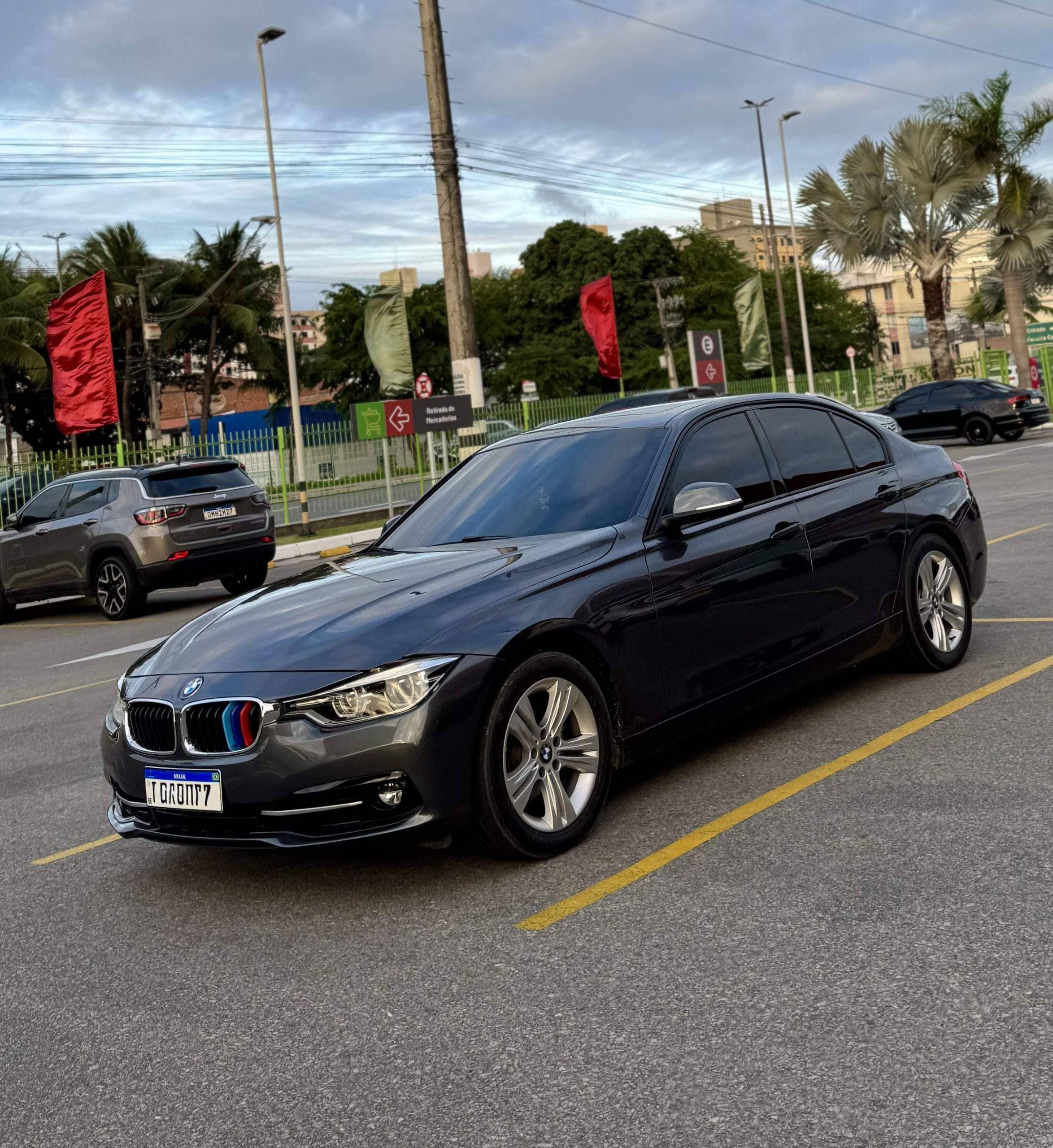BMW 320i 2017 Sport GP com teto interna caramelo