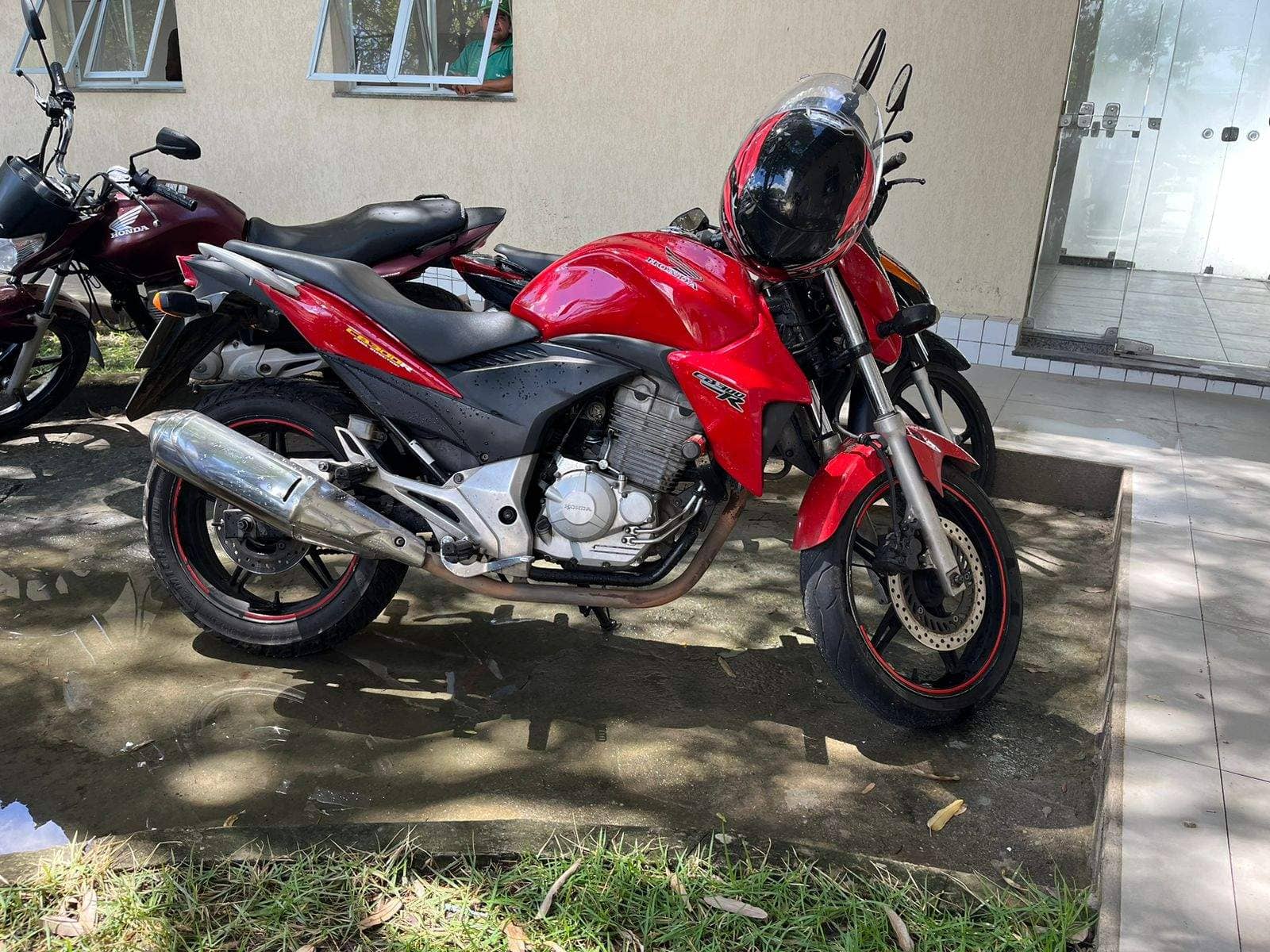 CB 300