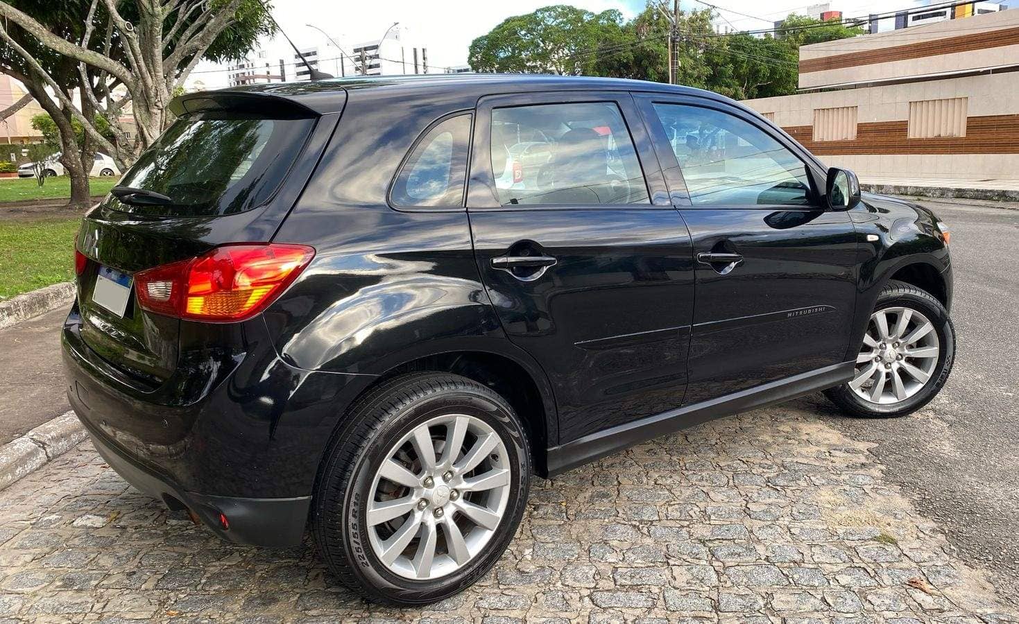 Mitsubishi ASX 2016 4×2, câmbio manual, baixa quilometragem.